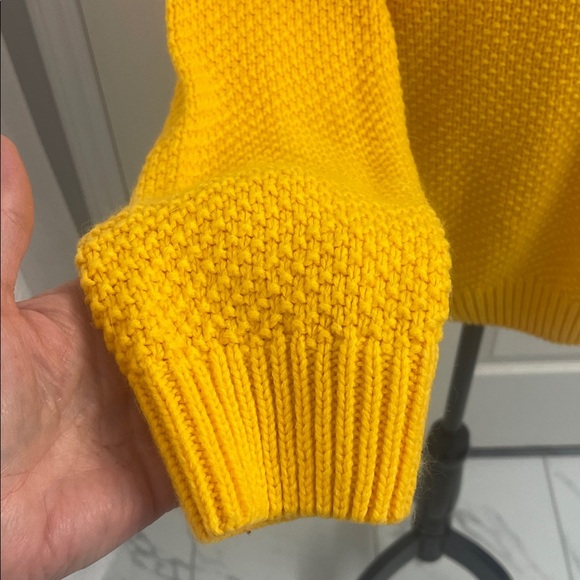 H&M Vibrant Yellow Crew Neck Sweater  Long Sleeve Drop Shoulders Sz M - Picture 3 of 12